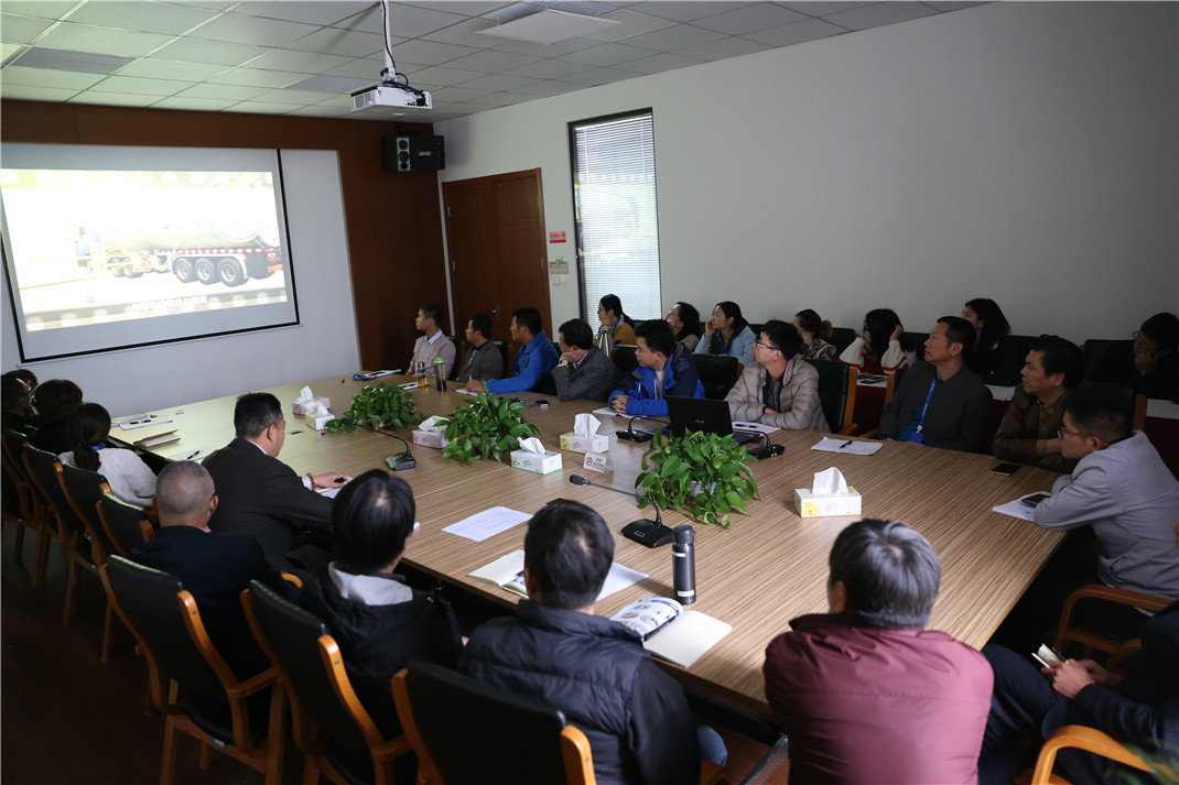 开展消防安全月活动 普及消防安全知识