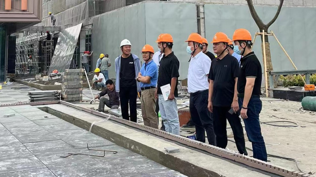 这张你裁一下再放1