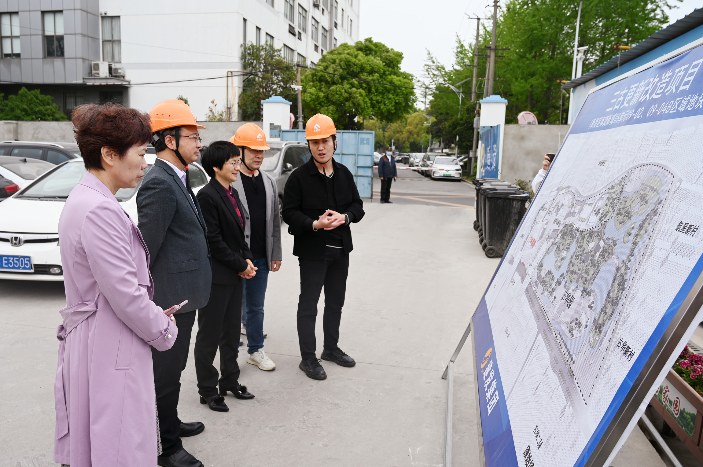 区人大领导参观“三古”城市更新项目